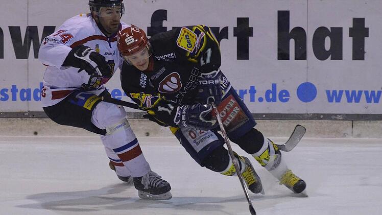 Alex Funk (rechts) wechselt von den Mighty Dogs Schweinfurt nach Höchstadt.