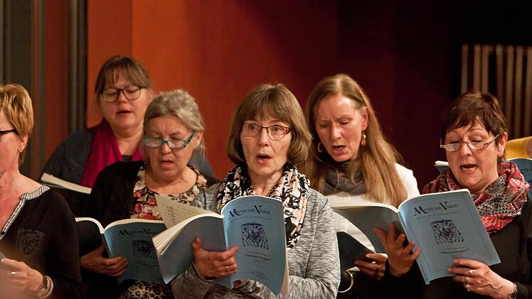 Der Coburger Bachchor probt Monteverdis "Marienvesper". Das Werk erklingt beim "Baustellenkonzert" am Sonntag, 22. November, in der Morizkirche.Foto: Jochen Berger