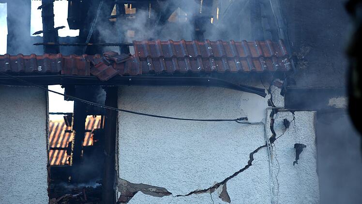 Bei einem Brand in Lisberg-Trabelsdorf entstand am Donnerstagnachmittag erheblicher Sachschaden. Foto: NEWS5 / Herse