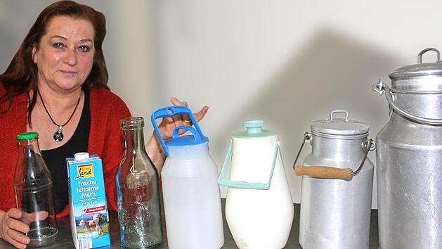 Früher holten die Leute allabendlich Milch direkt beim Bauern - in einer großen Kanne ohne Gummidichtung und Auslaufsicherung. Dann wurden die Kannen kleiner, moderner. Die Milch wurde in Tetrapaks verpackt. Doch inzwischen gibt es eine Rückbesinnung auf die alte Tradition, sagt Ursula Willenberg. Sonny Adam