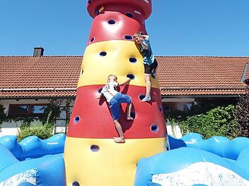 Der Kletterturm war sehr gefragt. Foto: Horst Wunner