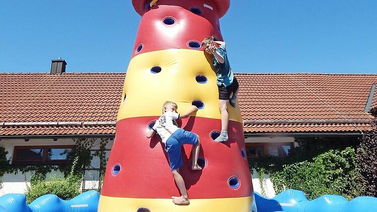 Der Kletterturm war sehr gefragt. Foto: Horst Wunner