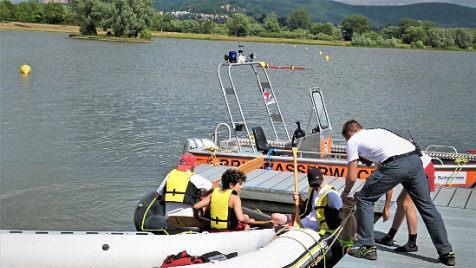 Der Bootstrupp rückte zu einer Schauübung aus. Fotos: Werner Reißaus