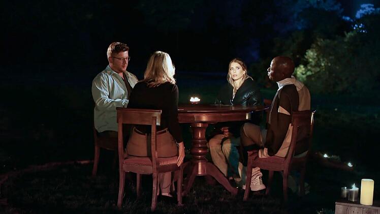 Folgt Nina ihrer Schwester schneller als gedacht? Sie muss um Mitternacht mit Cathy, Papis und Philipp gegen den Sensenmann um ihre &Uuml;berleben im Spiel zocken.