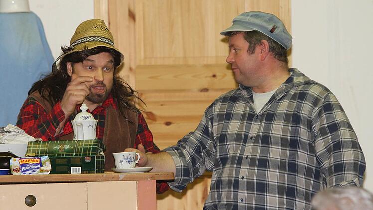 Rainer Pankratz (links) als Landwirt Fred Schweiß und Roland Gehring als Bauer.