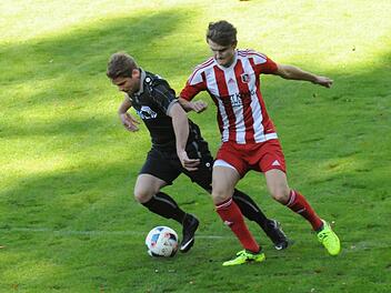 Will Fuchsstadt im Heimspiel gegen Haibach gewinnen, brauchen sie die Schützenhilfe in Form von Toren. Dominik Halbig (rechts) ist mit drei Toren noch der erfolgreichste Schütze der Füchse. ssp