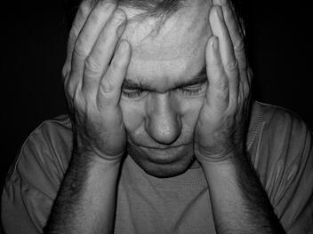 Schwindel: Ein typisches Symptom bei Vitamin-B12-Mangel