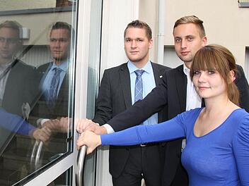 Julian Ziegler (von links), Sandro Rauch und Kathrin Leggeri standen bei ihrer Weiterbildung zum Bank-Fachwirt bereits zwei Mal vor verschlossenen Türen, unter anderem am Prüfungstermin. Foto: Ralf Ruppert