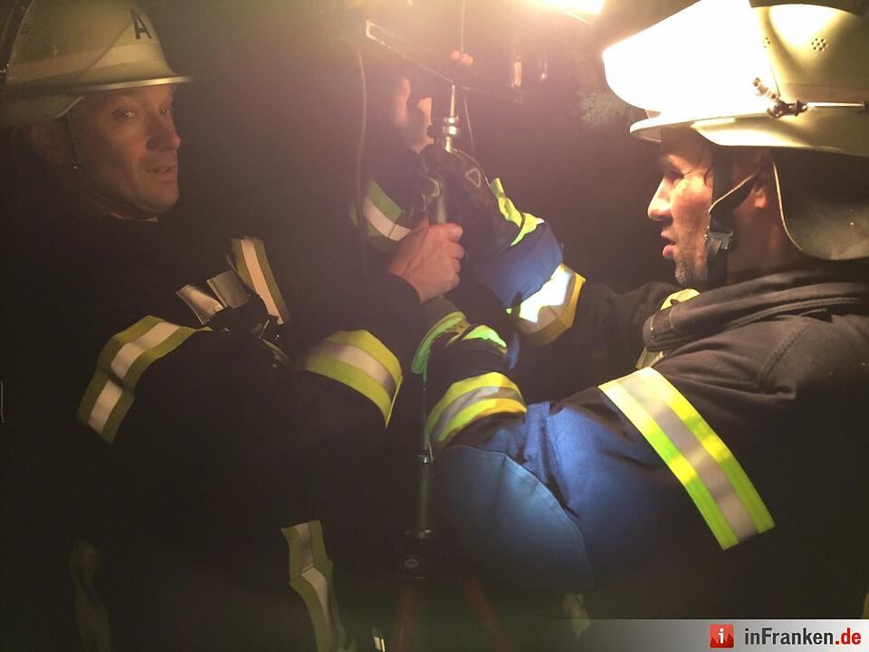 Großübung, Feuerwehr, BRK, THW - Zugunfall bei Petersaurach