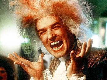 "Rock Me Amadeus" war Falco ein Dorn im Auge. Einerseits fand er das Lied respektlos gegen&uuml;ber Wolfgang Amadeus Mozart. Andererseits war er als Wiener zu Stolz, um sich vor einem Salzburger zu verbeugen.