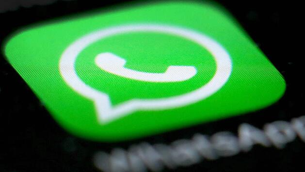 Die Messenger-App WhatsApp erh&auml;lt eine neue Status-Funktion und gleicht sich damit Snapchat an. Foto: Martin Gerten/dpa