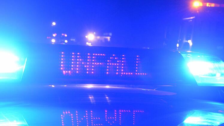 Auf der Verbindungsstraße zwischen Weißenbrunn und Gössersdorf hat sich Mittwochabend ein Unfall ereignet. Symbolfoto: Ronald Rinklef