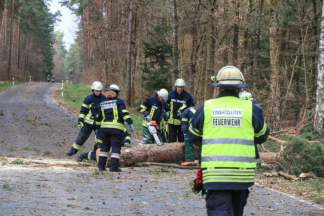 Sturm über Franken hinterlässt Schäden
