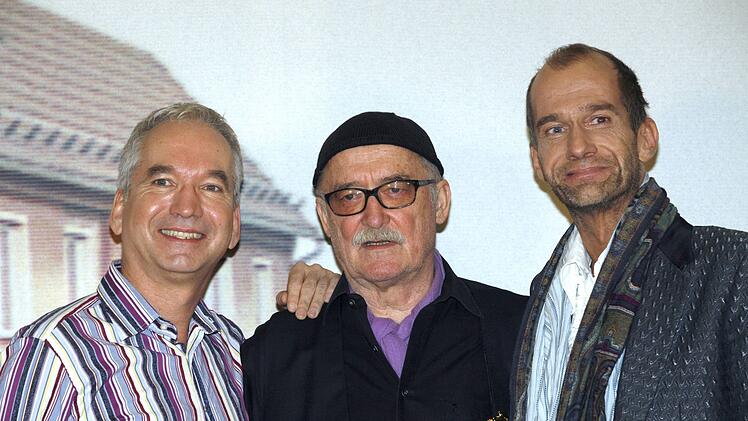 Sie bekommen einen Orden verliehen (von links): Schauspieler Klaus Vincon, Produzent Hans W. Gei&szlig;end&ouml;rfer und Schauspieler Georg Uecker.