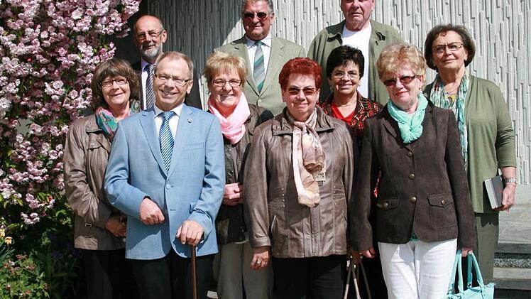 Diamantene Kommunion feierten Elisabeth Böhnlein, Irene Metz, Hiltrud Grom, Erika Junk, Erika Seller, Roswitha Wehner, Heinz Geis, Edi Schlereth, Rainer Kober und Reinhard Geiberger. Martin Sell fehlt auf dem Foto.