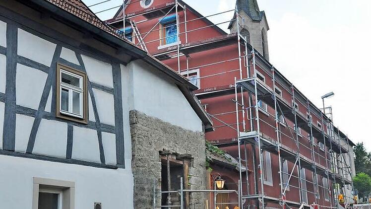 Zuschussfähige Sanierungsmaßnahme: Die Fassadengestaltung in der Rannunger Straße in Maßbach. Fotos: Daniel Wiener