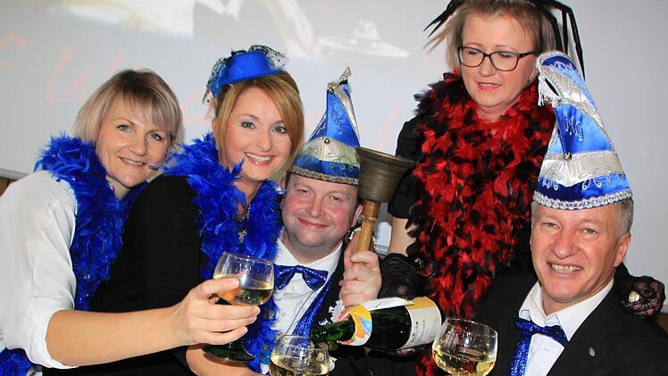 Sie feierten den Auftakt zum Fasching (von links) Madlen Groll, Danilea Klinke, Horst Amon, Gabriele Böhmer und Günther Walter. Foto: Matthias Einwag