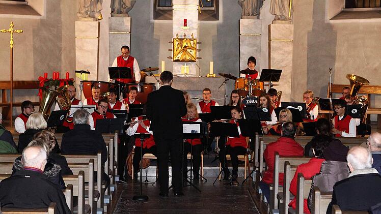 Keinen Rock oder Swing präsentierten die Georgi-Bläser in der Stadtpfarrkiche, zu Advent ging es langsam und getragen zu. Foto: Thomas Dill