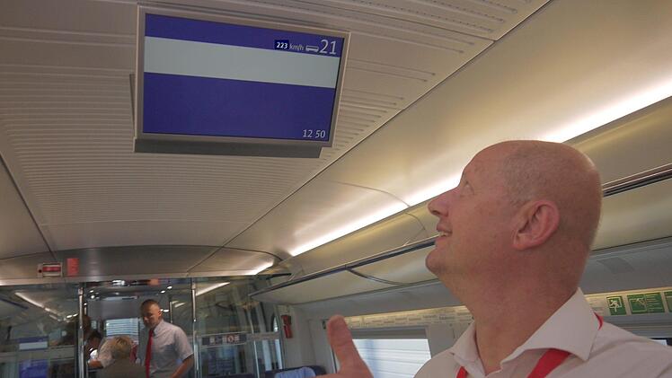 Olaf Drescher beim Geschwindigkeits-Check. Foto: Berthold Köhler