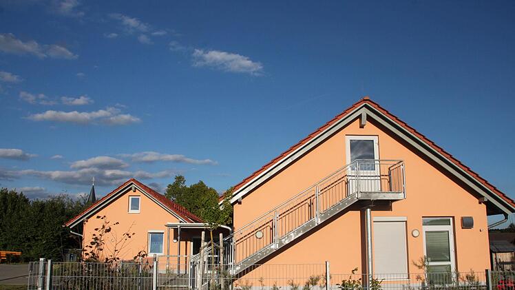 In Modschiedel soll auf dem Parkplatz der Firma Deuber ein Mobilfunkmast errichtet werden. Bürger befürchten eine Strahlenbelastung für die Kinder im katholischen Kindergarten (Bild).