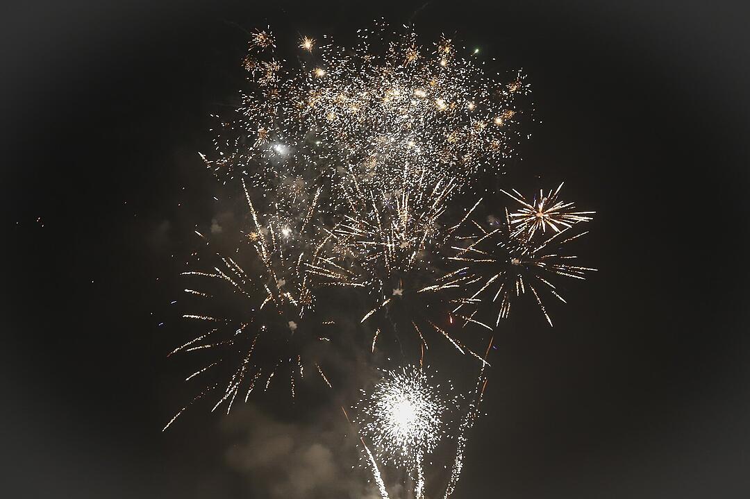 Es wurde in das Jahr 2025 gefeiert.