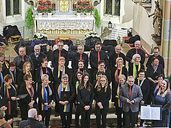 Alle Aktiven beim Adventskonzert des Gesangvereins Liederkranz Leutenbach.
