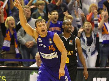 Auf einen Heimsieg gegen die MHP Riesen und Körbe von Beckham Wyrick hoffen die Bayreuther Basketball-Fans am Sonntag. Beim 94:82-Erfolg über die Ludwigsburger im Vorjahr kam er auf 19 Punkte.  Foto: Marcus Arth