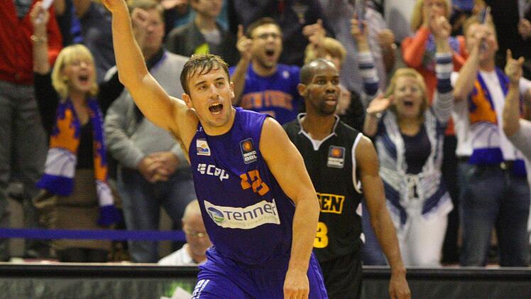 Auf einen Heimsieg gegen die MHP Riesen und Körbe von Beckham Wyrick hoffen die Bayreuther Basketball-Fans am Sonntag. Beim 94:82-Erfolg über die Ludwigsburger im Vorjahr kam er auf 19 Punkte.  Foto: Marcus Arth