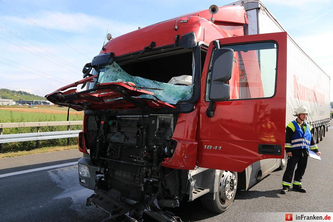 Lkw donnert in WarnleitanhŠnger von Wanderbaustelle - Autofahrer wenden eigenstŠndig und werden zu Geisterfahrern