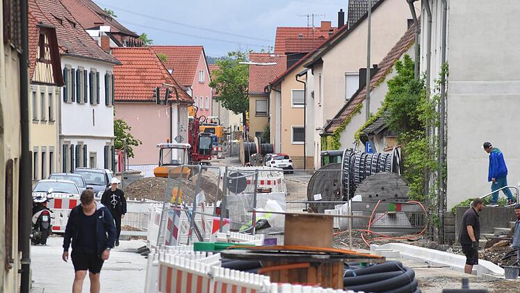 Baustellen aller Art an vielen Projekten - derzeit in HallstadtFoto: Ronald Rinklef