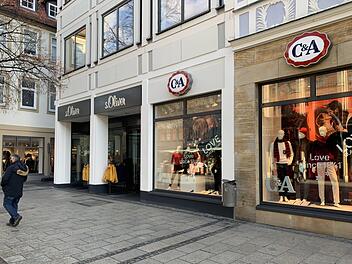 Gemeinsam  folgten sie aufs Weka-Kaufhaus - nun ist für s.Oliver und C&A fast zeitgleich Schluss in der Immobilie Spitalgasse 12-14.Foto: Oliver Schmidt