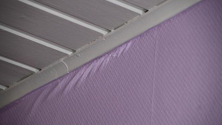 vermutlich auch hinter der Tapete...