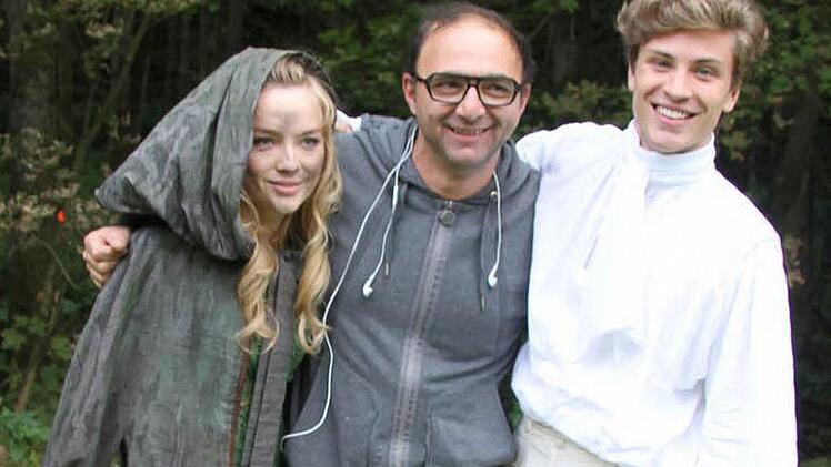 Beim Dreh geht es ziemlich locker zu: Regisseur Su Turhan versteht sich mit den Schauspielern blendend.