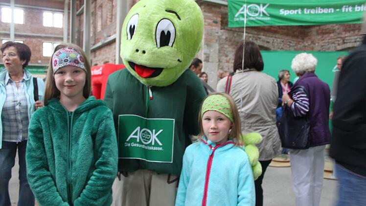 Das Maskottchen der AOK nahm sich der Kinder an. Foto: Veronika Schadeck