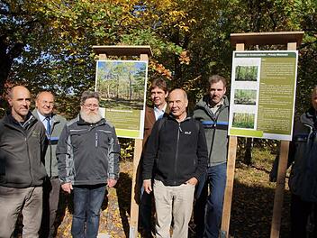 Sie tragen Verantwortung für den Großwenkheimer Wald: (von links) Jörg Mäckler (Forstbetriebsgemeinschaft), Bernhard Zürner, Edmund Reinhard, Rupert Wolf (Honorarförster), Karl Schwarz, Michael Sautter (Forstverwaltung) und Klaus Klingert. Foto: Anton Then