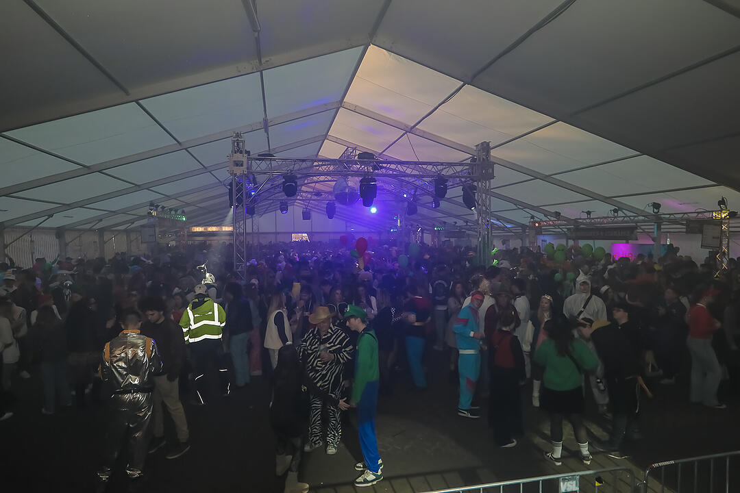 Im großen Festzelt wurde richtig gefeiert!