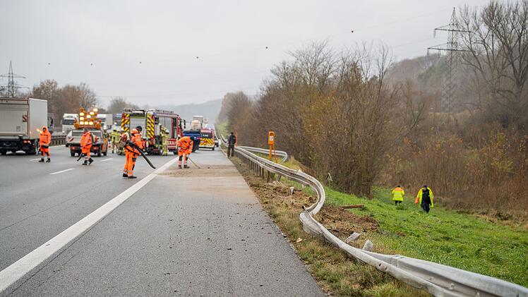 Greding: Unfall auf A9 - Auto landet auf Dach