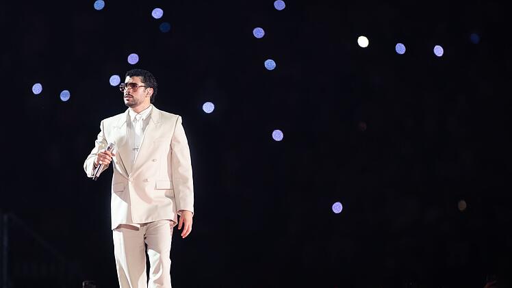 Sp&auml;testens seit seinem Auftritt beim Welt-Medienereignis "Super Bowl" akzeptiert man Bad Bunny auch in Deutschland als Superstar.