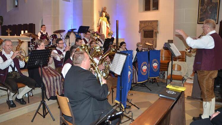Die Kronacher Musikanten unter Leitung von Harald Scherbel. Foto: Karl-Heinz Hofmann