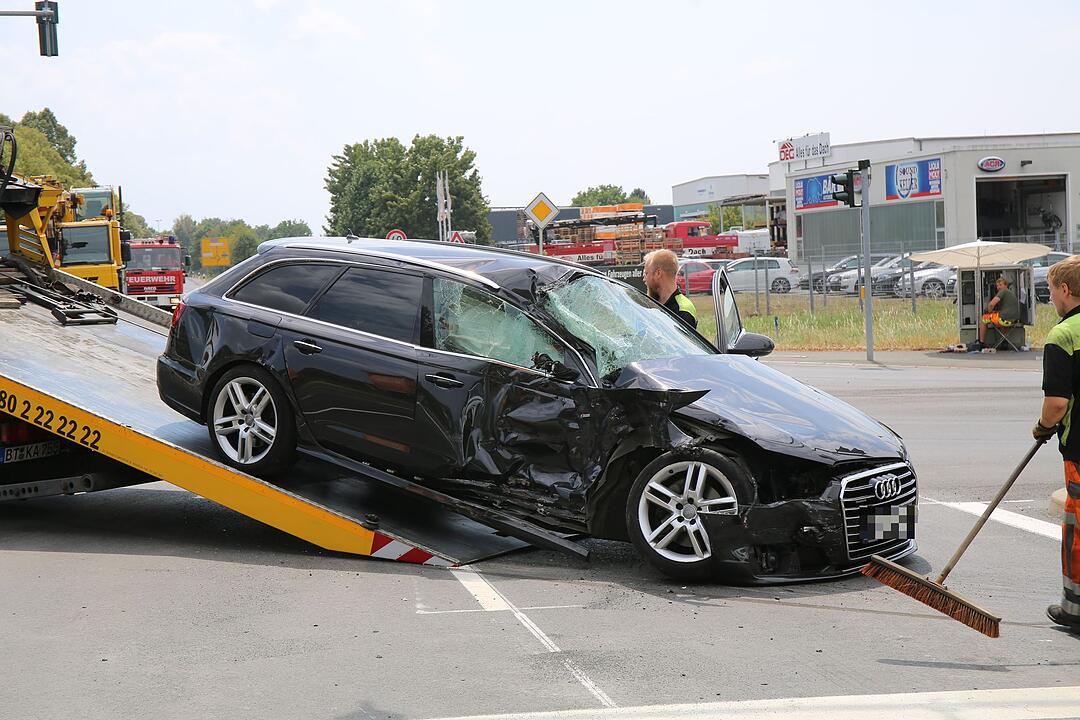 In Bayreuth: Schwerer Verkehrsunfall mit fünf Verletzten
