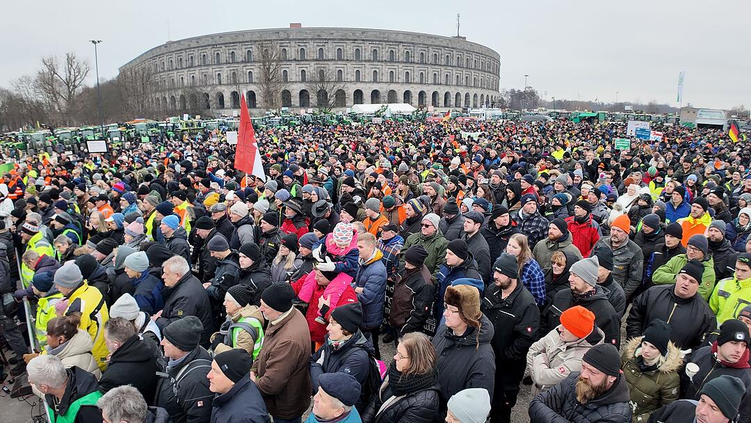 Bilder von der Mega-Demo in Nürnberg: Tausende Bauern demonstrieren