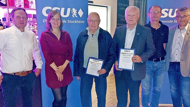Ortsvorsitzendem Stefan Beetz, Susanne Heinlein von der Frankenwald-CSU (von links) und Fraktionssprecher Jürgen Weißerth (rechts) war es eine große Freude, Ottomar Lutz (3. v. l.), Altbürgermeister Albert Rubel (4. v. l.) und Wolfgang Schirmer (5...