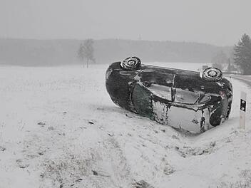 In Nankendorf kam es am Samstag zu einem Zusammenstoß zweier Pkw, verletzt wurde niemand. Fotos: Roland Meister