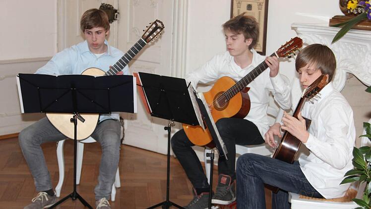 Ein Gitarrentrio der Sing- und Musikschule sorgte für die musikalische Untermalung der Sportlerehrung.
