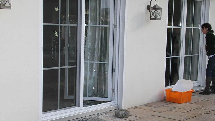 Die Diebe kamen nicht zum ersten Mal, schon einmal wurde von der Rückseite in das Haus eingebrochen.