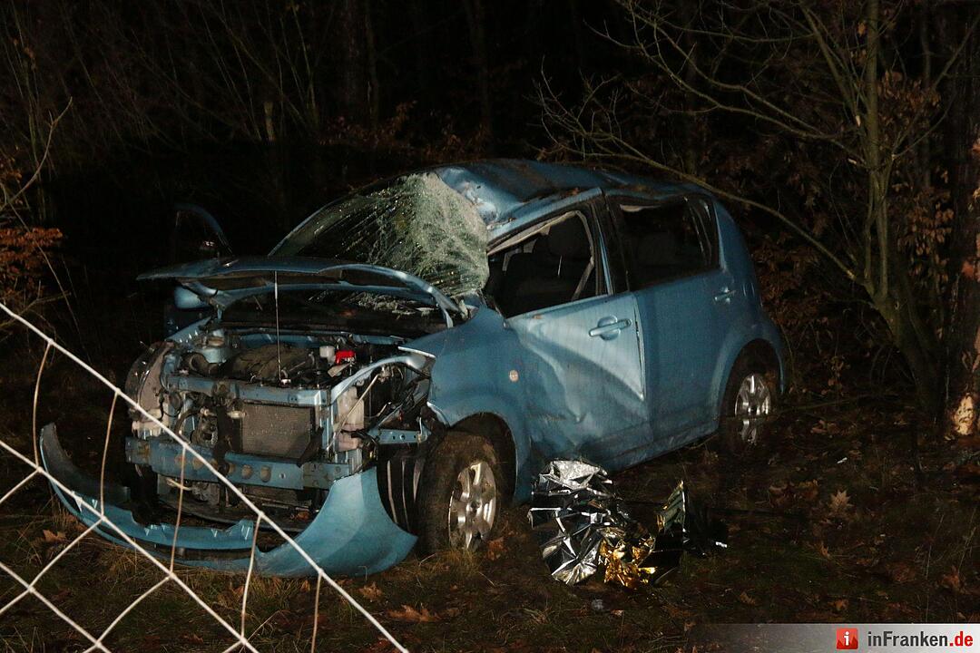 Unfall auf B505: Frau prallt mit Pkw gegen Baum