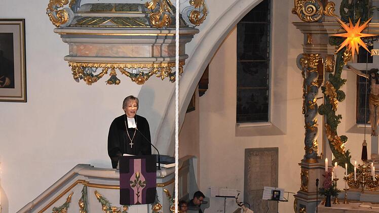 Berthild Sachs hält ihre Abschiedspredigt. Foto: Petra Malbrich