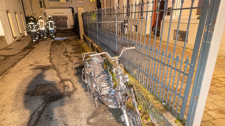 Feuer im Altenheim: E-Roller brennt in Tiefgarage
