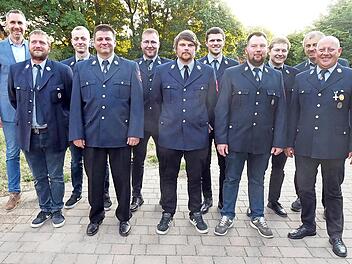 Das neue F&uuml;hrungsteam der Feuerwehr Lochau. Unser Bild zeigt (von links) B&uuml;rgermeister Martin Bernreuther, Johannes H&ouml;sch, Fabian Schmidt, Alexander Prie&szlig;mann, Andreas Schirmer, Steffen Tremer, Maximilian T&ouml;pfer, Andreas Amschler, Matthias Schirme...