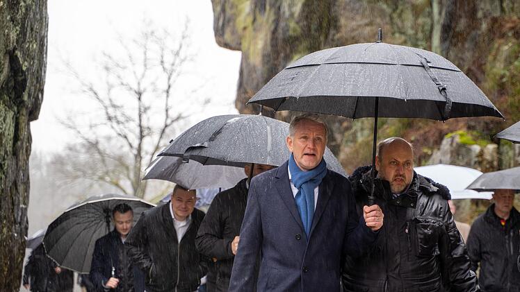 H&ouml;cke besucht Externsteine in Lippe